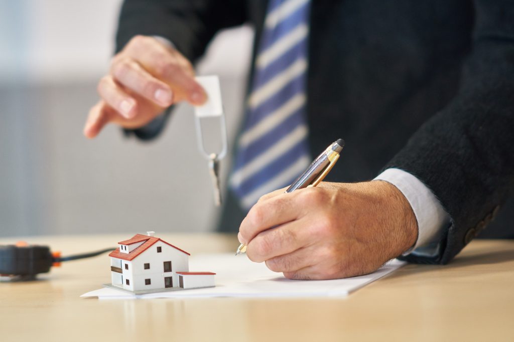 immobilie-verkaufen-berlin-selbst-organisieren-makler-beauftragen