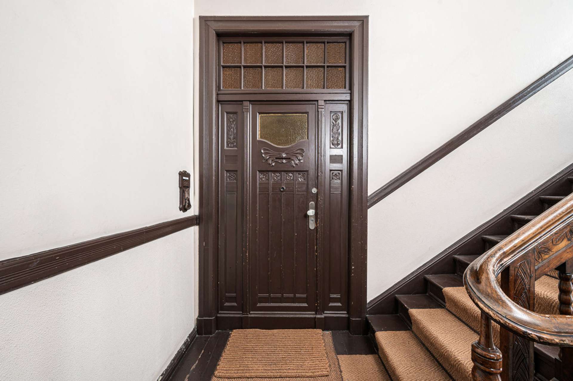 Treppenhaus Vorderhaus Wohnungstür