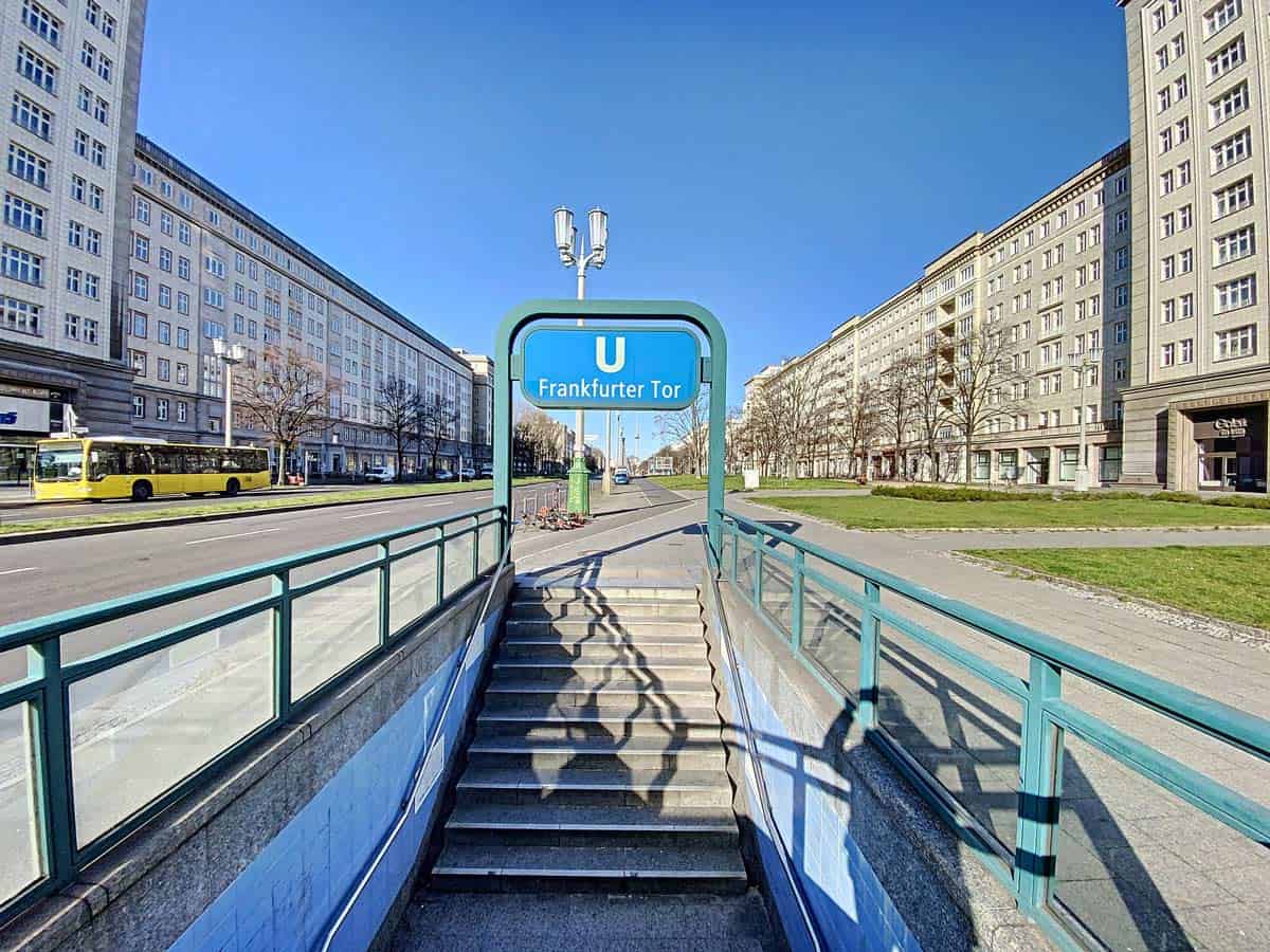 Simon-Dach-Straße-frankfurter-tor-u-bahnstation